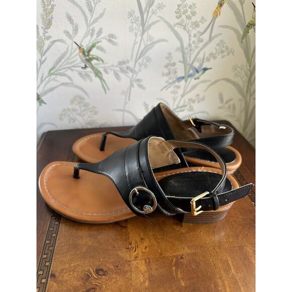 Liz Claiborne Refined Comfort Women's Black Thong Sandals Gold Accent Size 8.5M - Picture 4 of 7